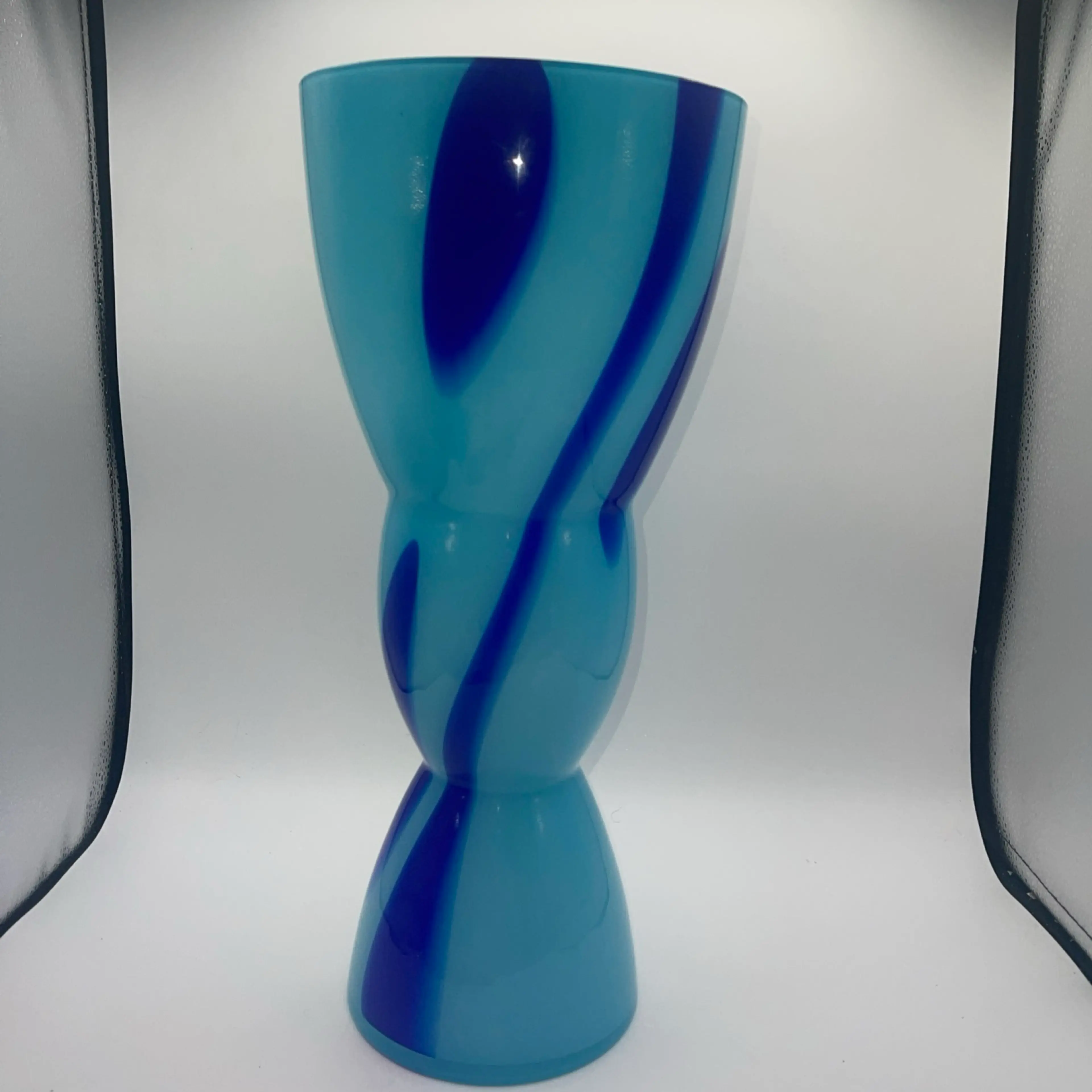 Image 2 of 8