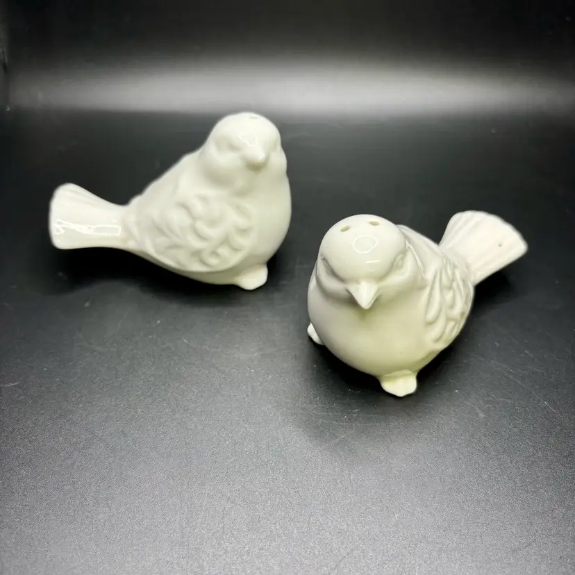 Pier One White Bird Salt & Pepper Shaker Set 2.5” x 3.5”