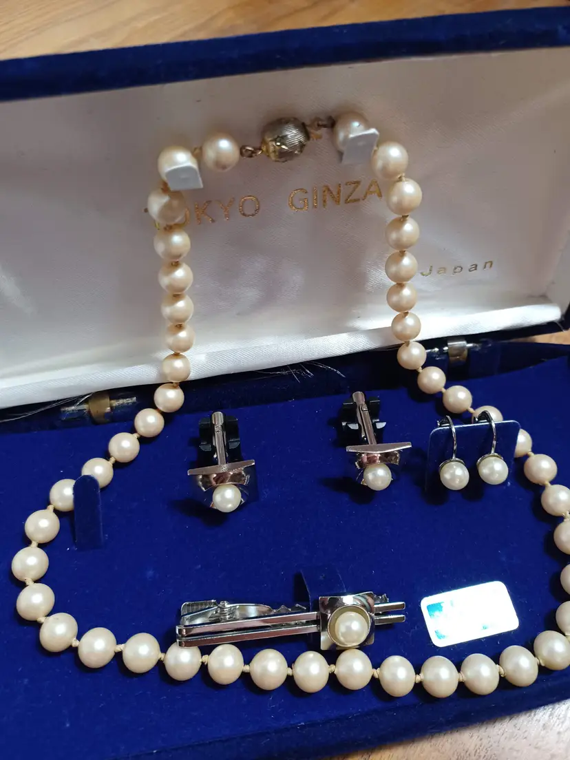 Tokyo Ginza pearl set in blue velvet box