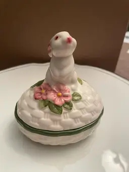 1982 Avon Easter Bunny Trinket Box
