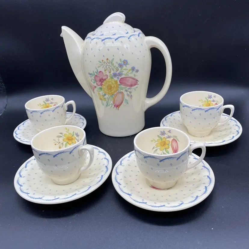 #1825 Susie Cooper Art Deco Tea Coffee Pot 4 demitasse cup saucer set Floral Pattern