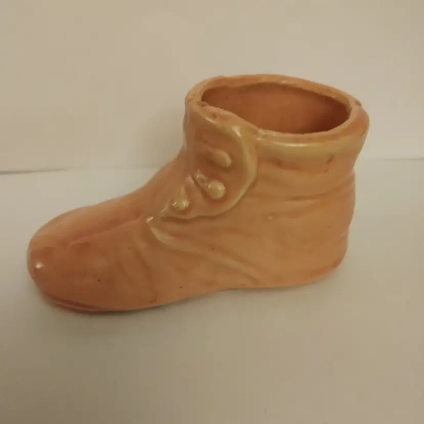 Vintage pink ceramic shoe planter. 2.5 high and 4.25 long. Possibly Shawnee. No chips or cracks.