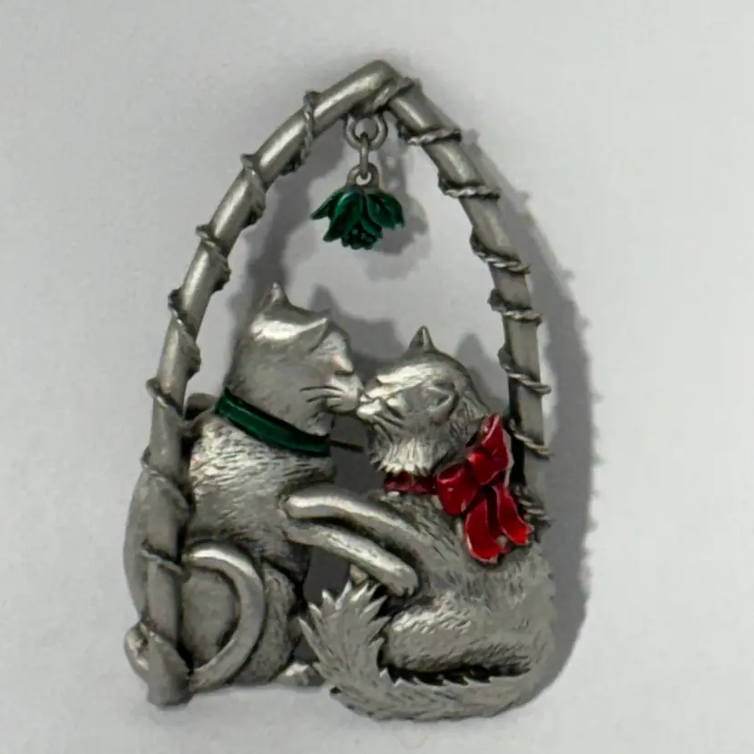 Vintage Signed JJ Cats Kissing Under Mistletoe Pewter Colored Collars