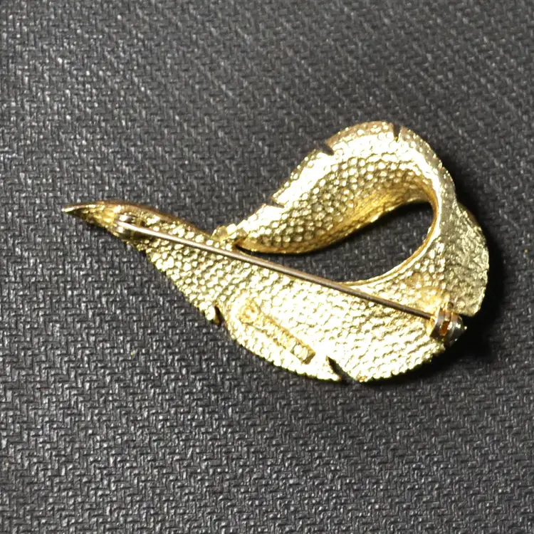 Vintage Sara Coventry Brooch Leaf Design Fashion Accessory