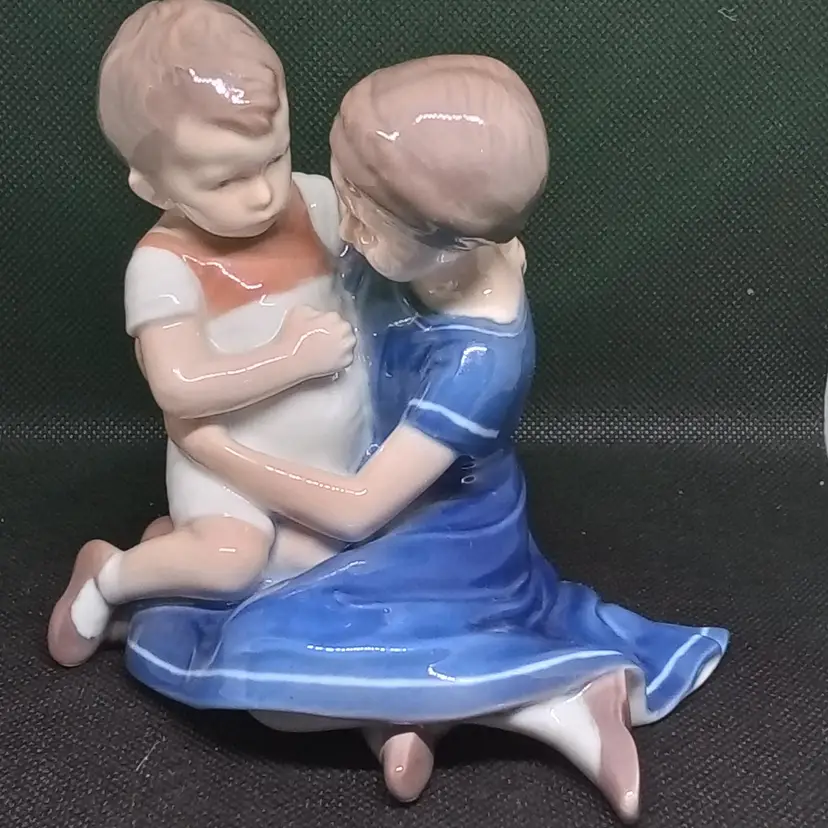 Porcelain Figurine Of Children Playing Bing & Grondahl Denmark 1950-1960.