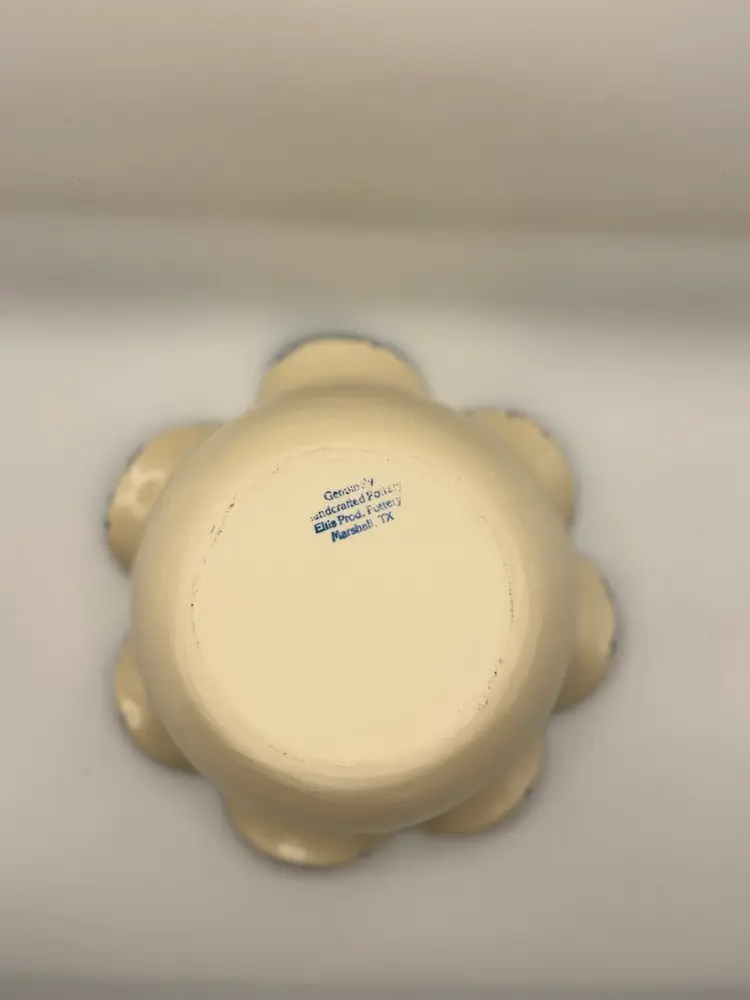 Ruffle Edged Pottery Bowl; Sponge Rim Ellis Prod Pottery Marshall, TX 6.5” Diameter