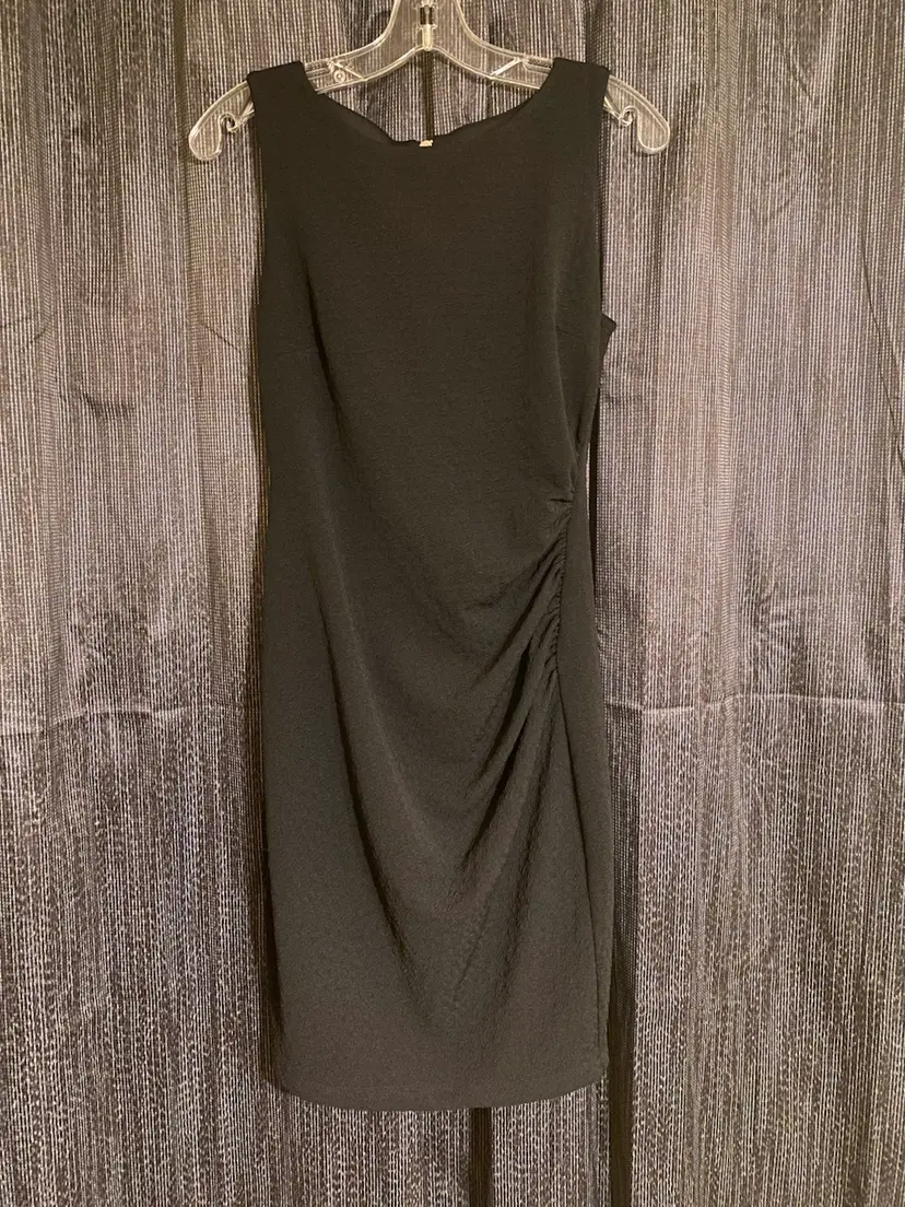 Bisou Bisou Michele Bohbot Women's Size 6 Black Sleeveless Sheath Dress