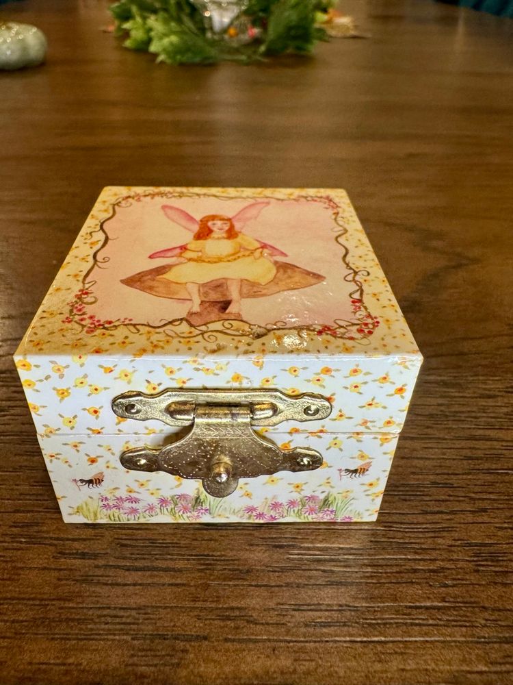 Mini Enchantmints Tandy Tooth Fairy Treasure and Jewelry Box with mirror and silk cushion inside