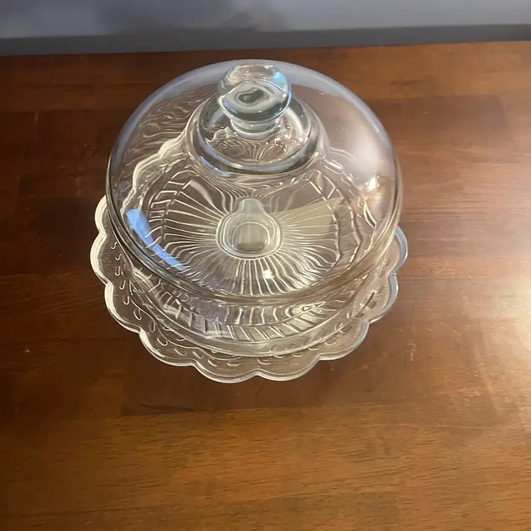 Vintage  pressed glass cake stand with a domed lid/cloche.
This Is A More Petite Cake Stand So It Would Be Good For Macaroons Or Cookies Or Decor.
9 inches tall with lid cake stand is 3.5 inches tall 8 inches wide