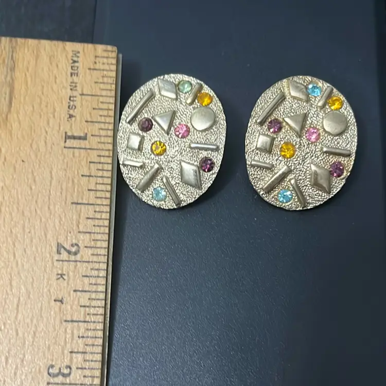Sarah Coventry “Sultana” Confetti Raised Geometric Shades Goldtone Oval Clip-On Earrings