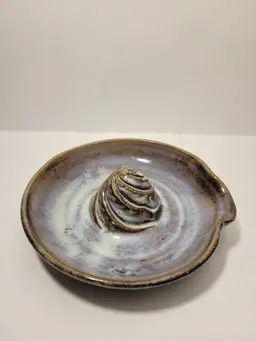 Beautiful Vtg Handmade Ceramic Citrus Juicer Brown Tan Earthtones 6"