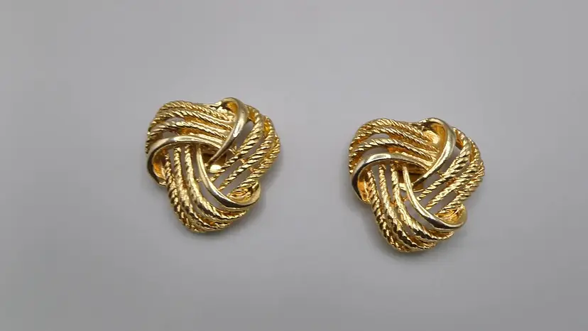 Vintage MCM Designer Twisted Trinity Knot Shoe Clips Gold Toned Metal 1.25"