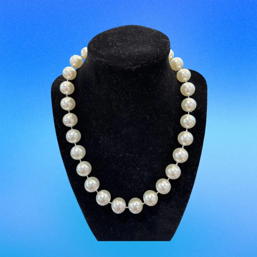 Vintage 1950s Coco Chanel–Inspired Faux Pearl Necklace – 16” Classic Strand