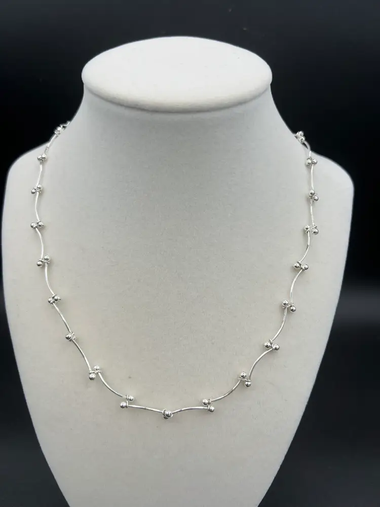 Link And Dot Silver Tone Necklace 9”