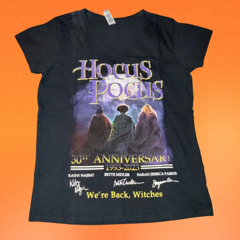Gildan Hocus Pocus 30th Anniversary 1993 2023 We’re Back Witches V-Neck T-Shirt Size M *Runs Small*