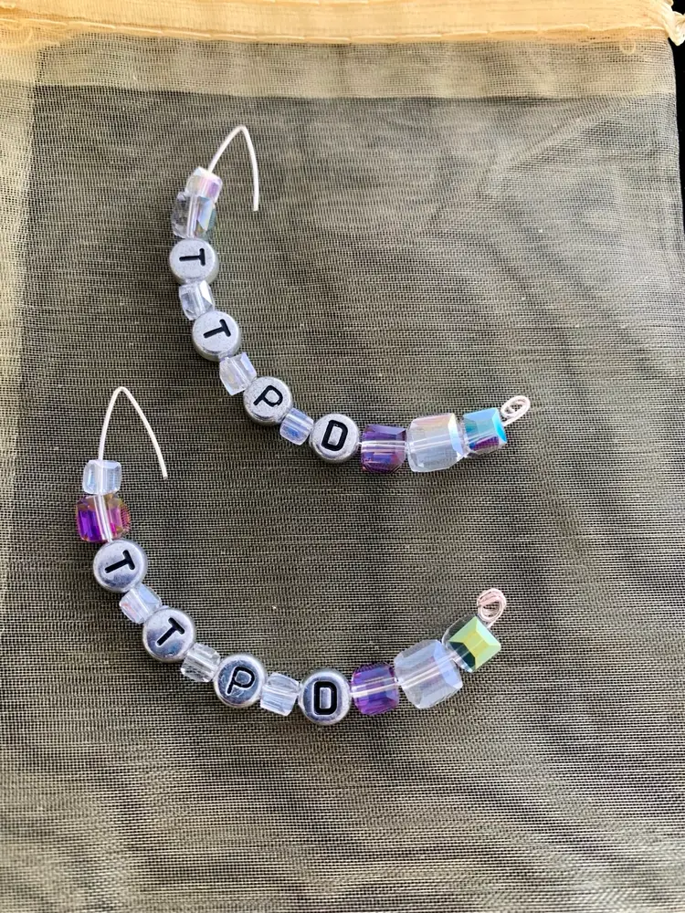 TTPD LUXURY Featherweight EARRINGS
TAYLOR SWIFT 🫶 SWIFTIE
MBEADESIGNS EXCLUSIVE
FREE SHIPPING