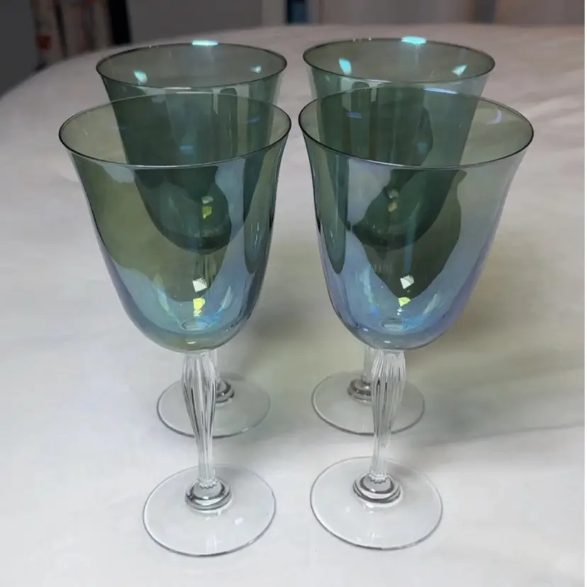 Set Of 4 Crate & Barrel Lyric Iridescent Green 12 oz Wine Glasses