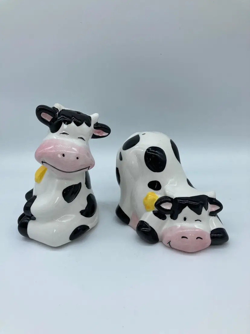 Vintage Ceramic Happy Dairy Cow Salt and Pepper Shakers