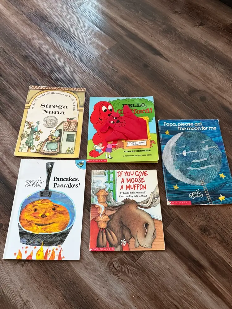 Used Children’s Book- 5  Different Books- Hello Clifford, Pancakes, Pancakes!, Strega Nona, If You Give A Moose Muffin & Papa Please Get Me The Moon For Me