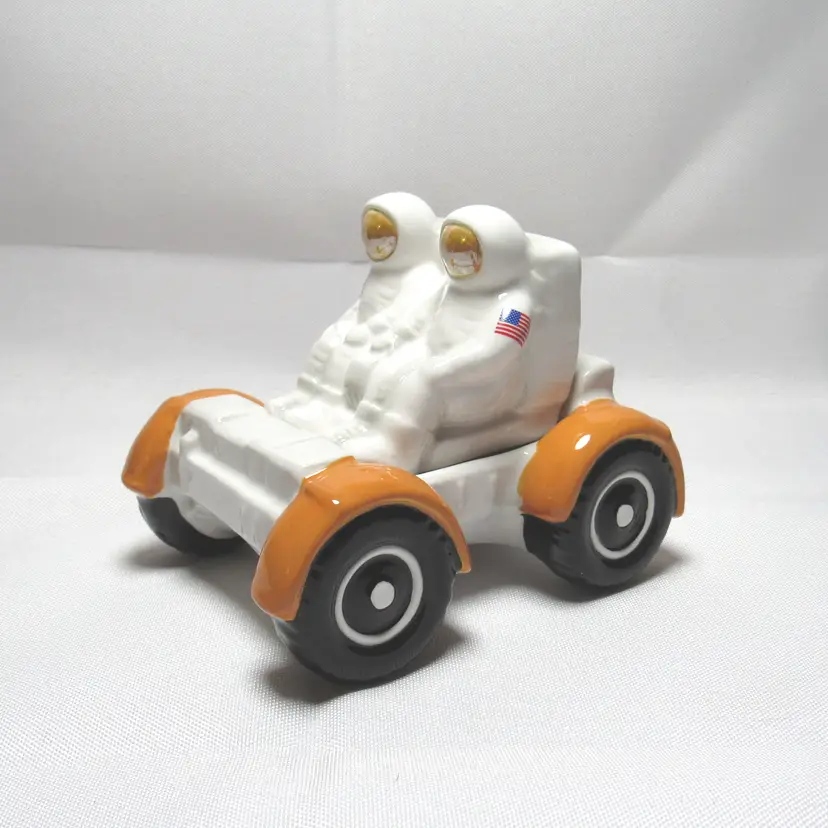VTG Enesco 1999 Astronaut and Lunar Rover Salt & Pepper Shaker Set