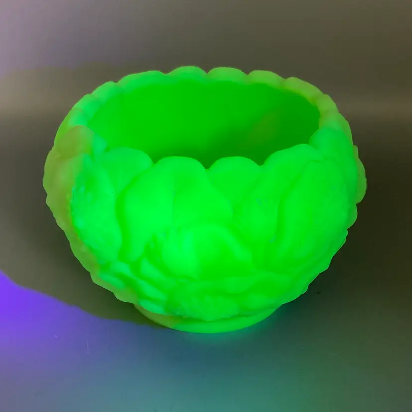 Vintage Fenton Lime Green Custard Satin 'Water Lily' Rose Bowl Uranium Glass
