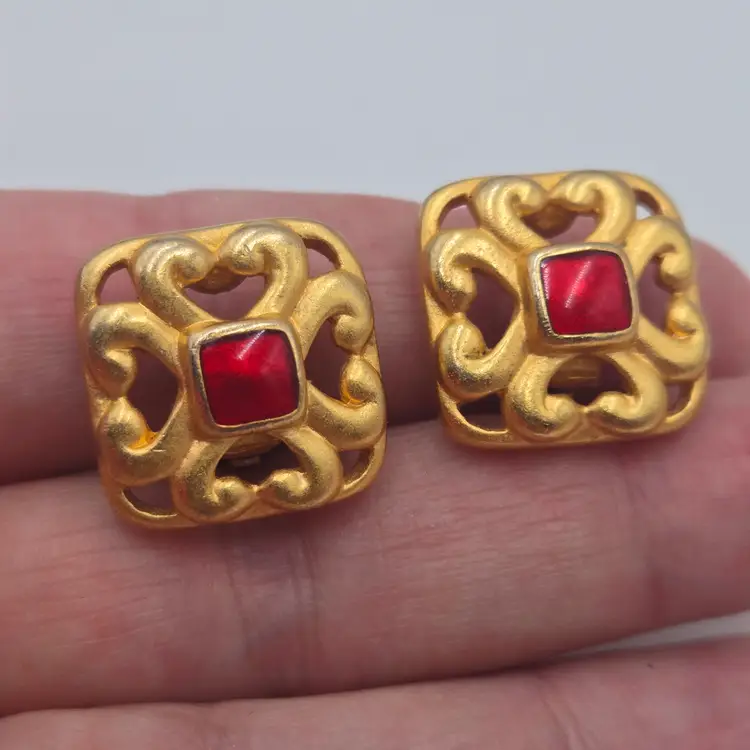Vintage ANNE KLEIN Matte Gold Tone Red Enamel Clip On Earrings Couture Square