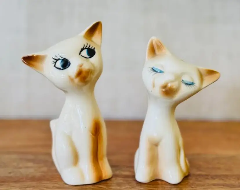 VTG ANTHROPOMORPHIC SIAMESE CAT KITTY PAIR SALT PEPPER SHAKERS
