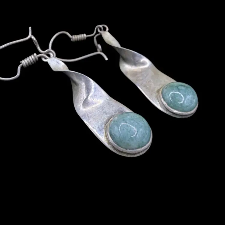 sterling silver dangle earrings featuring aventurine beads