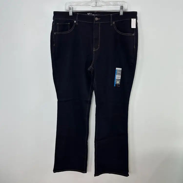 No Boundaries Ladies Mid Rise Boot Cut Dark Wash Blue Jeans Size Juniors 19 NWT