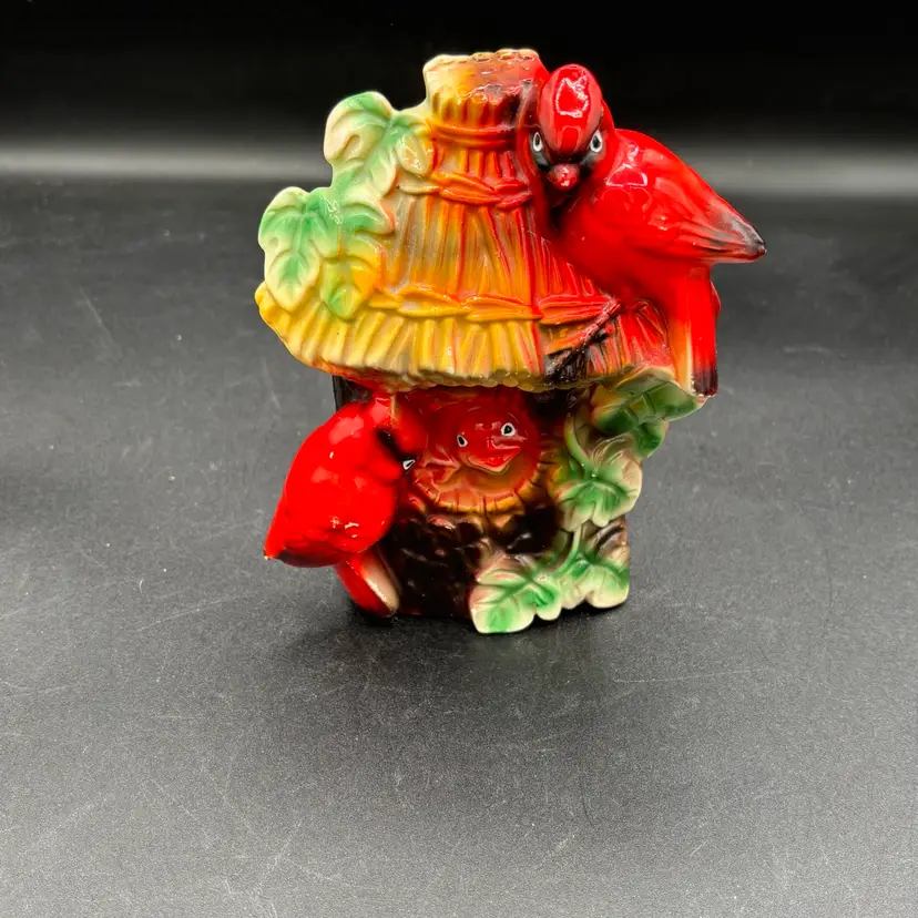 Vintage planter - cardinals on tree house - made in Japan