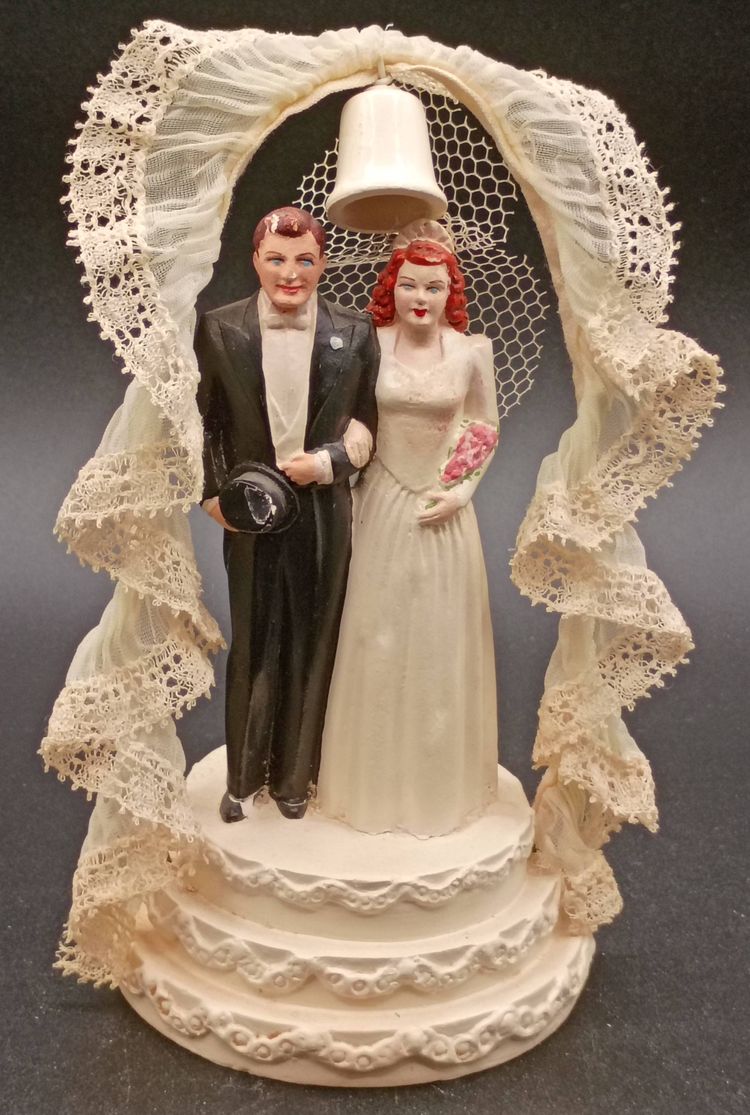 Vintage Wedding Cake Topper Bride/Groom Plaster/Chalkware Lace Arch 1940's Coast Novelty