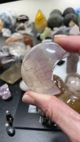 FLUORITE MOON CARVING 002