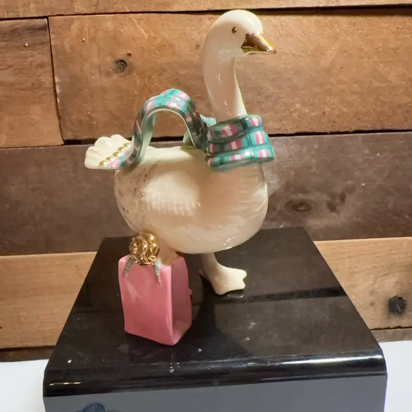 052. Lenox Holiday Shopper Goose Figurine 4.75”