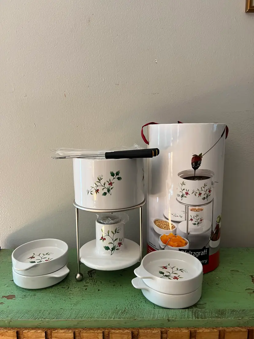 Pfaltzgraff Winterberry Deluxe Dessert Fondue Appetizer Set New Never Used. One Fondue Fork is Missing