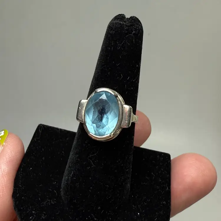 Stunning Artisan Sterling Silver Size 7 Ring w/ Large Blue Oval Faceted Stone