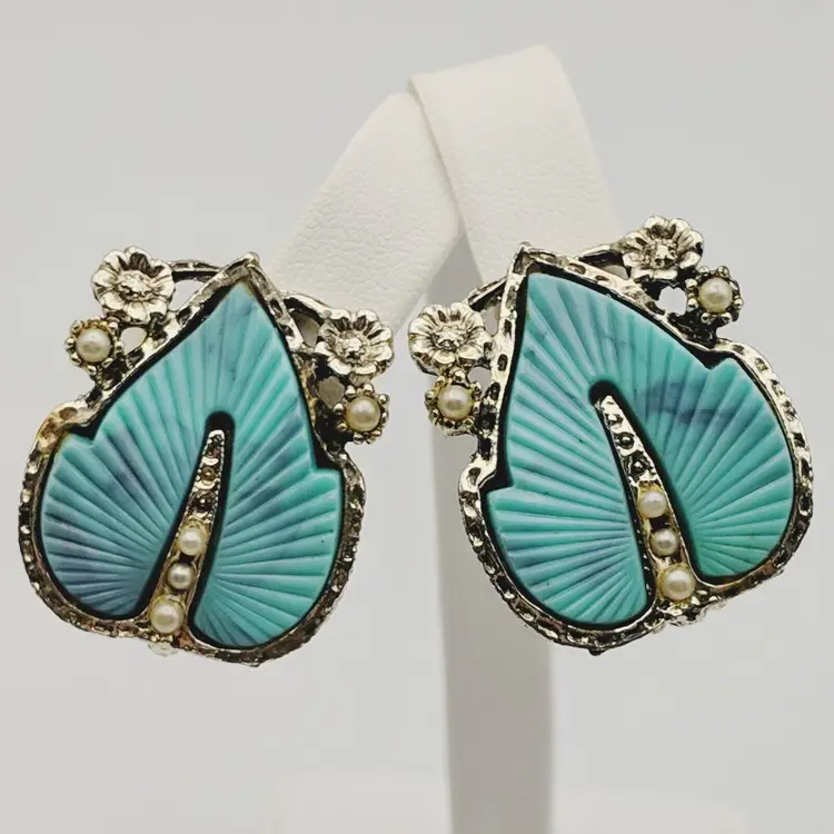 Vintage Aqua Faux Turquoise Molded Ribbed Leaves Faux Pearls Clip-on Earrings