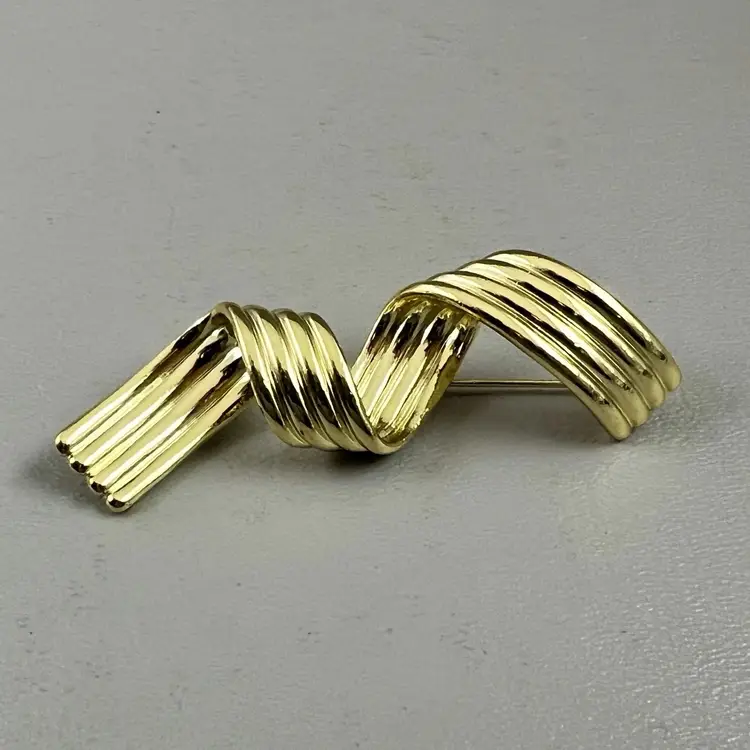 Vintage Large Gold Tone Twist Ribbed Ribbon 3" Brooch Pin Signed AJC