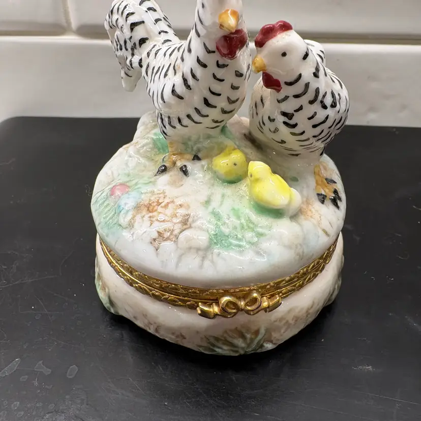 Vintage Herco Hinged Box Chicken Rooster Hen Chicks Porcelain Trinket Box