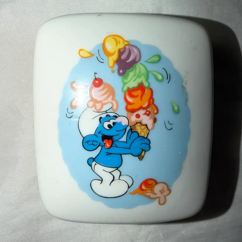 Vintage 1982 Wallace Berrie & Co Smurf Ceramic Collectble Porcelain Trinket Box