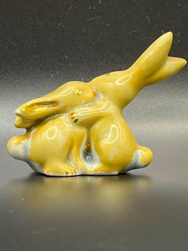 Vintage Hugging Bunnies