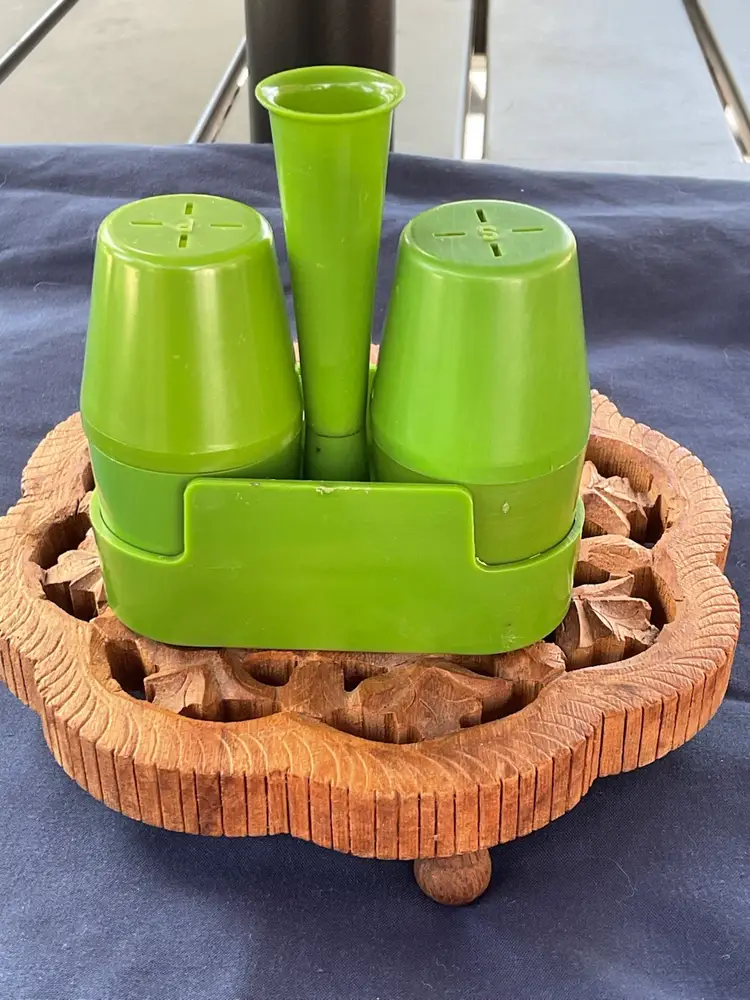 Vtg MCM Avocado Green Plastic Caddy Salt Pepper Toothpick Holder