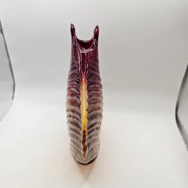 Art Glass Vase 8.6" ombre shell ridge design