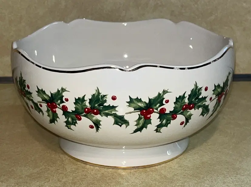 Lenox Teleflora Christmas Holly 2009 Scalloped Gold Trim Serving Bowl 7.5” Diam