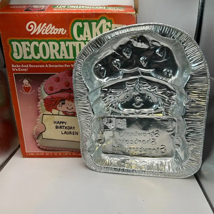 Vintage Wilton, strawberry shortcake foil pan with Box