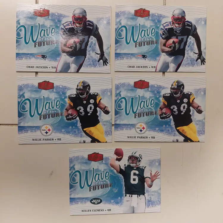 Lot of 11 2006 flair showcase wave of the future inserts. (E)