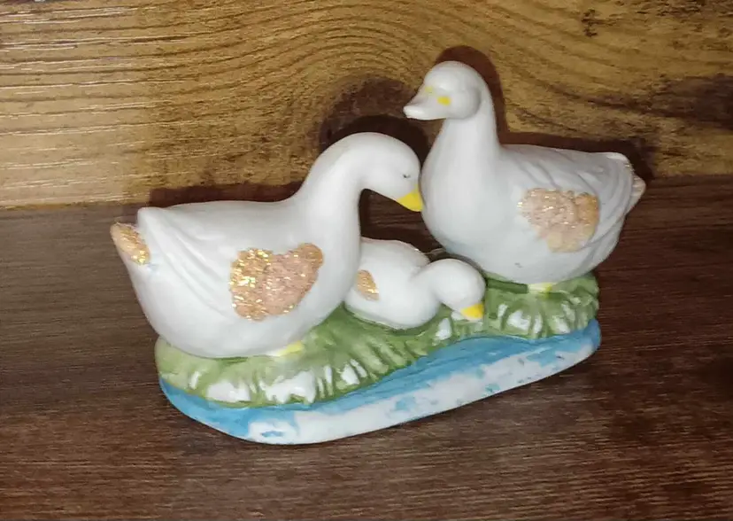 Geese Mom, Dad, and Baby with Glittery Wings