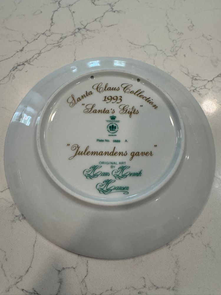 Bing And Grondahl Christmas Plate “Santa’s Gifts” 1993