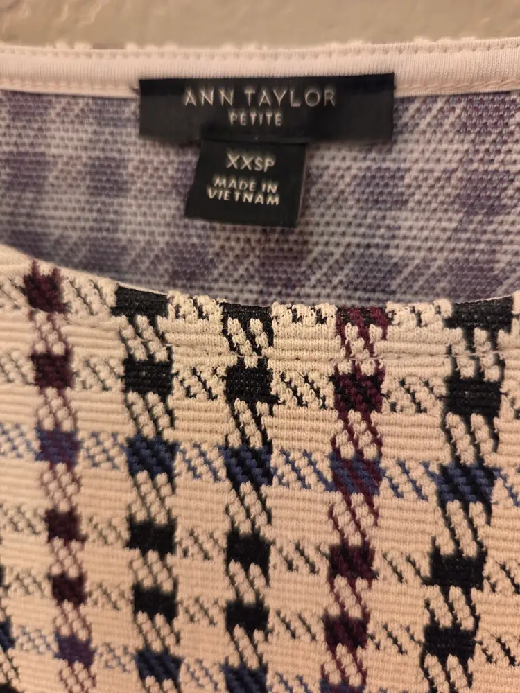 NWOT Ann Taylor Petite Ladies XXSP Houndstooth Off-white, Burgundy, Blue and Green Puff Sleeve Top