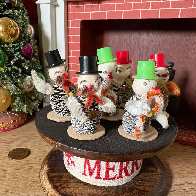 Vintage Christmas Miniature Putz Pinecone Snowmen in Top Hats Japan