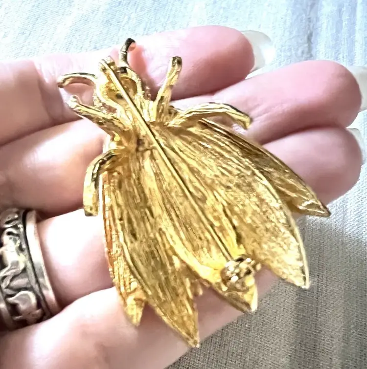 Hattie Carnegie Cicada Brooch Trembler (Wings Move) 2” Goldtone w/ Rhinestones